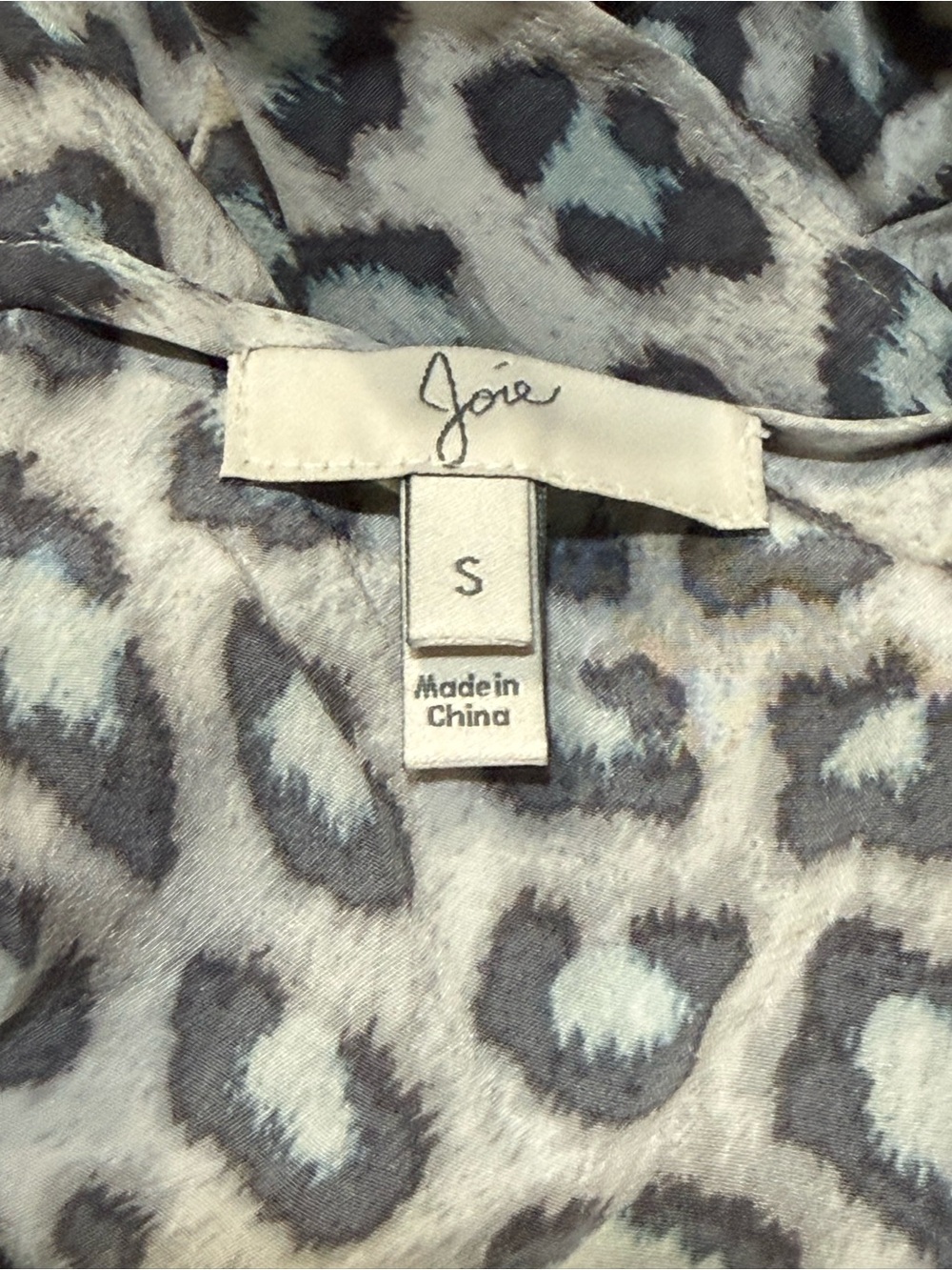 Joie 100% Silk Leopard Print Cold Shoulder Blouse Flutter Sleeve Small - Picture 11 of 14
